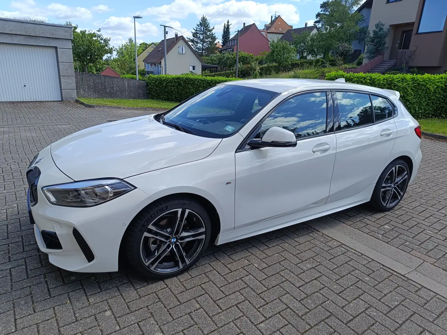BMW 118 118iA 136 ch M sport DKG7 Blanc - 1