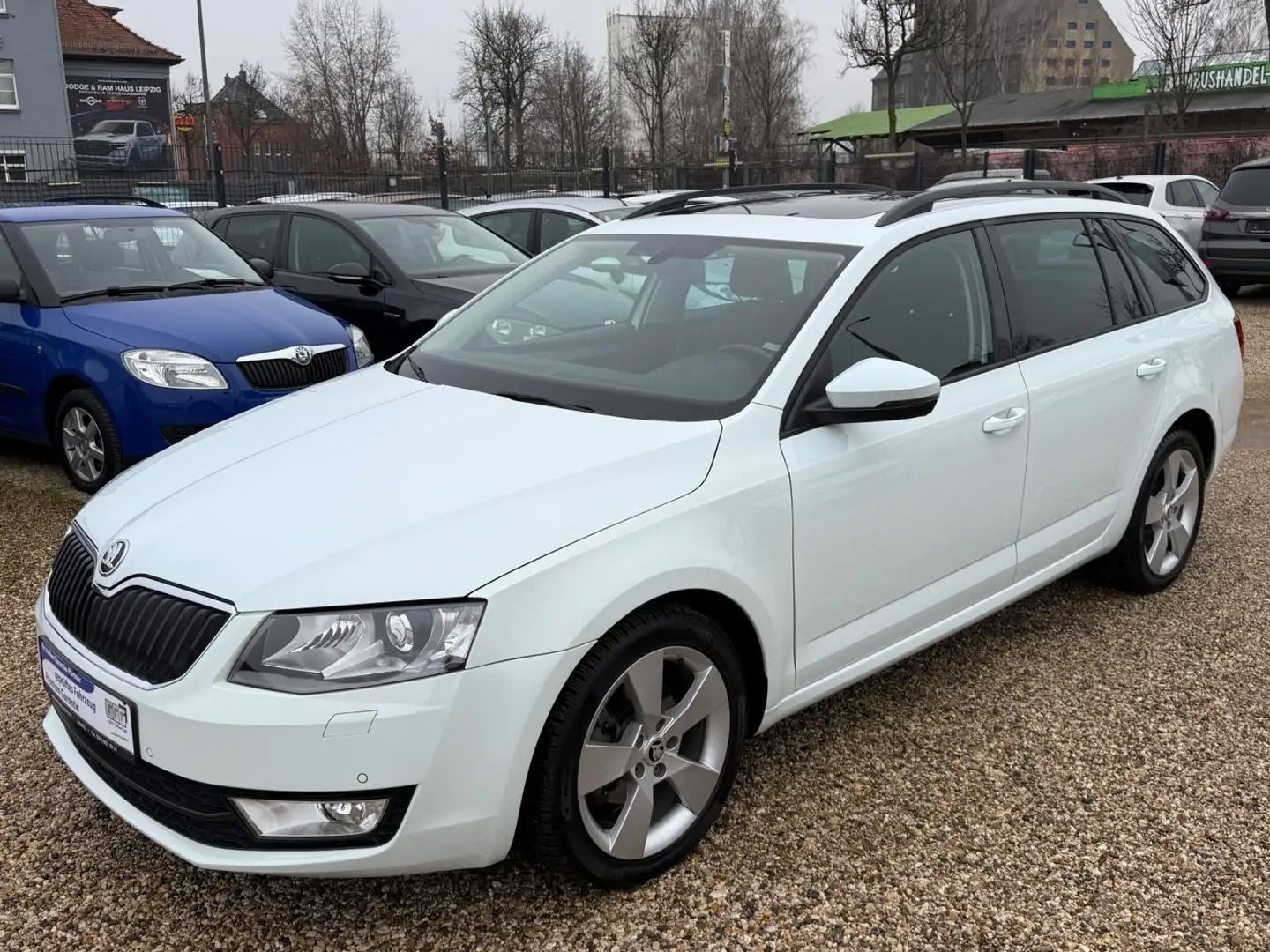 Skoda Octavia Kbi. 2.0 TDI/Aut./Bi-Xenon/keyless/Pano! Weiß - 1