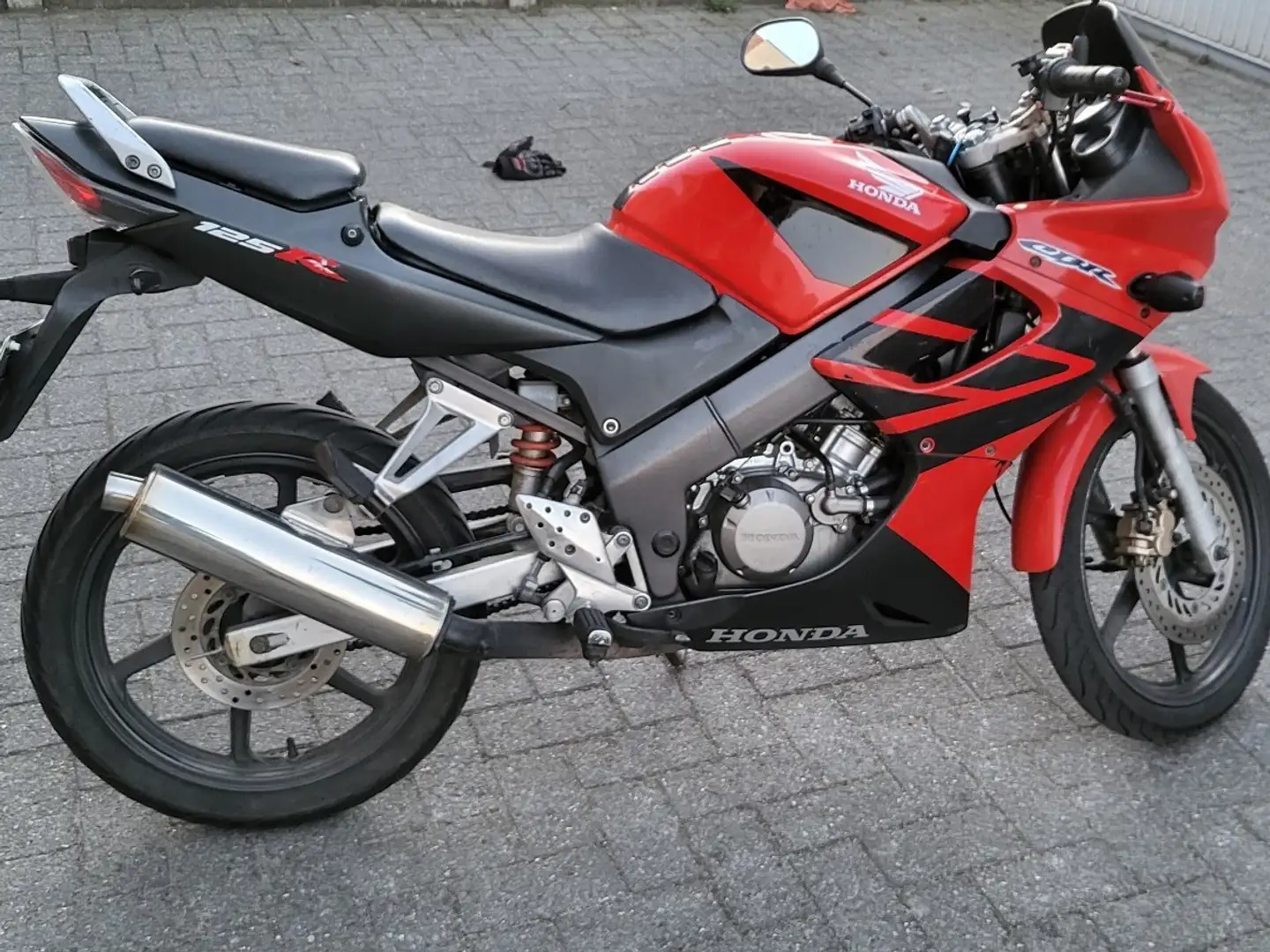 Honda CBR 125 Czerwony - 2